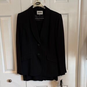 Kasper ASK Wool Black Suit size 10 VTG. NWT. Includes detachable fur collar.